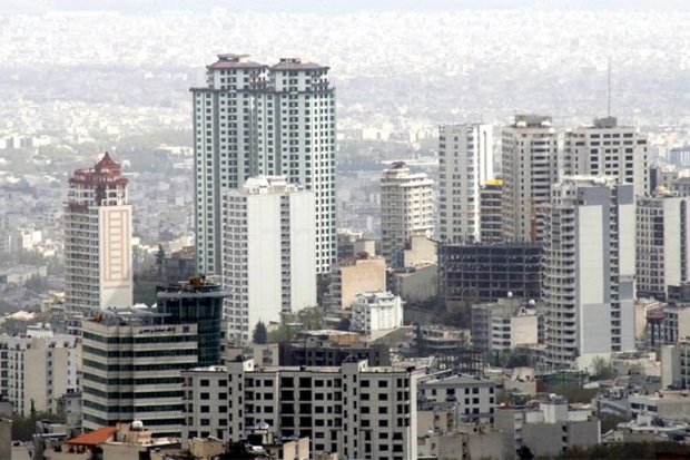 تصویری از نمای هوایی شهر تهران، که آسمان‌خراش‌ها و ساختمان‌های بلندمرتبه آن، نشان‌دهنده توسعه شهرسازی و رعایت مقررات ساختمانی در این شهر است