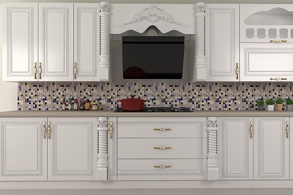 کابینت آشپزخانه کلاسیک سفید با کاشی بین کابینتی موزاییکی