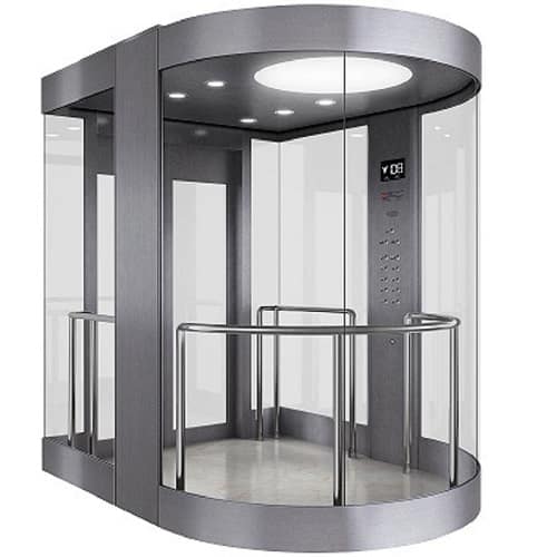 کابین آسانسور پانوراما یا شیشه‌ای گرد/نیم‌دایره، با پنل‌ها و فریم‌های فلزی نقره‌ای مات، دیواره‌های شیشه‌ای شفاف و دستگیره‌های استیل